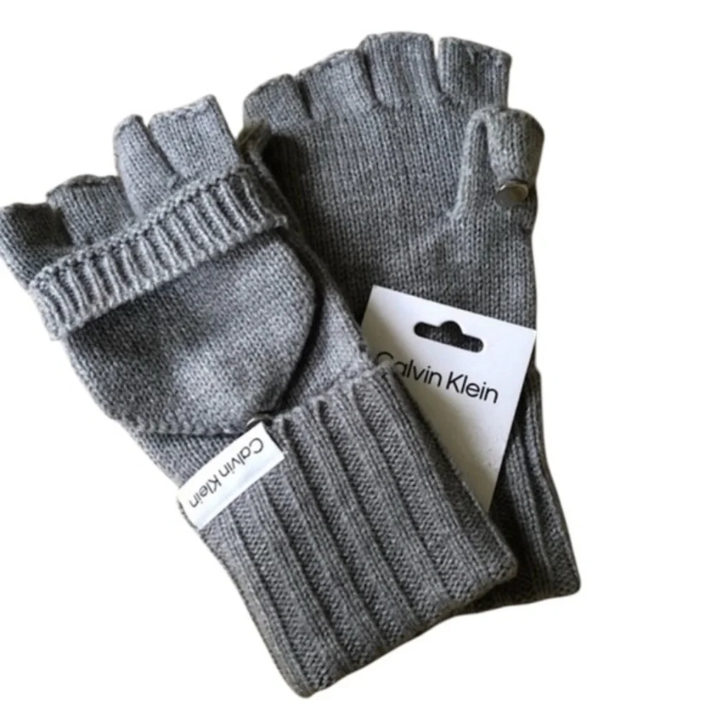 Calvin Klein Grey knitted convertible finger & thumbless gloves w/mitten flap
